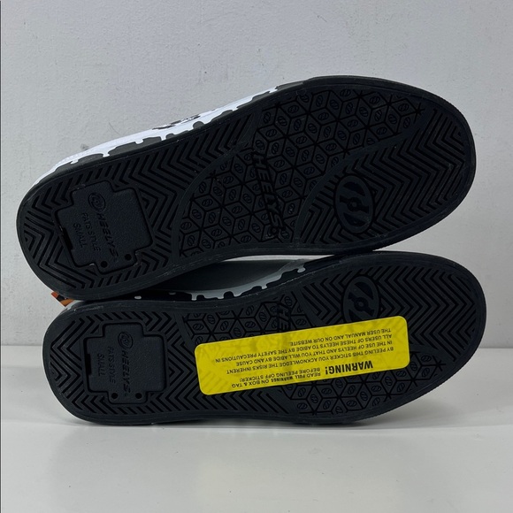 NWT Heelys Pro 20 Drips Wheeled Heel Sneakers Black/White Size Youth 5 - Picture 7 of 8